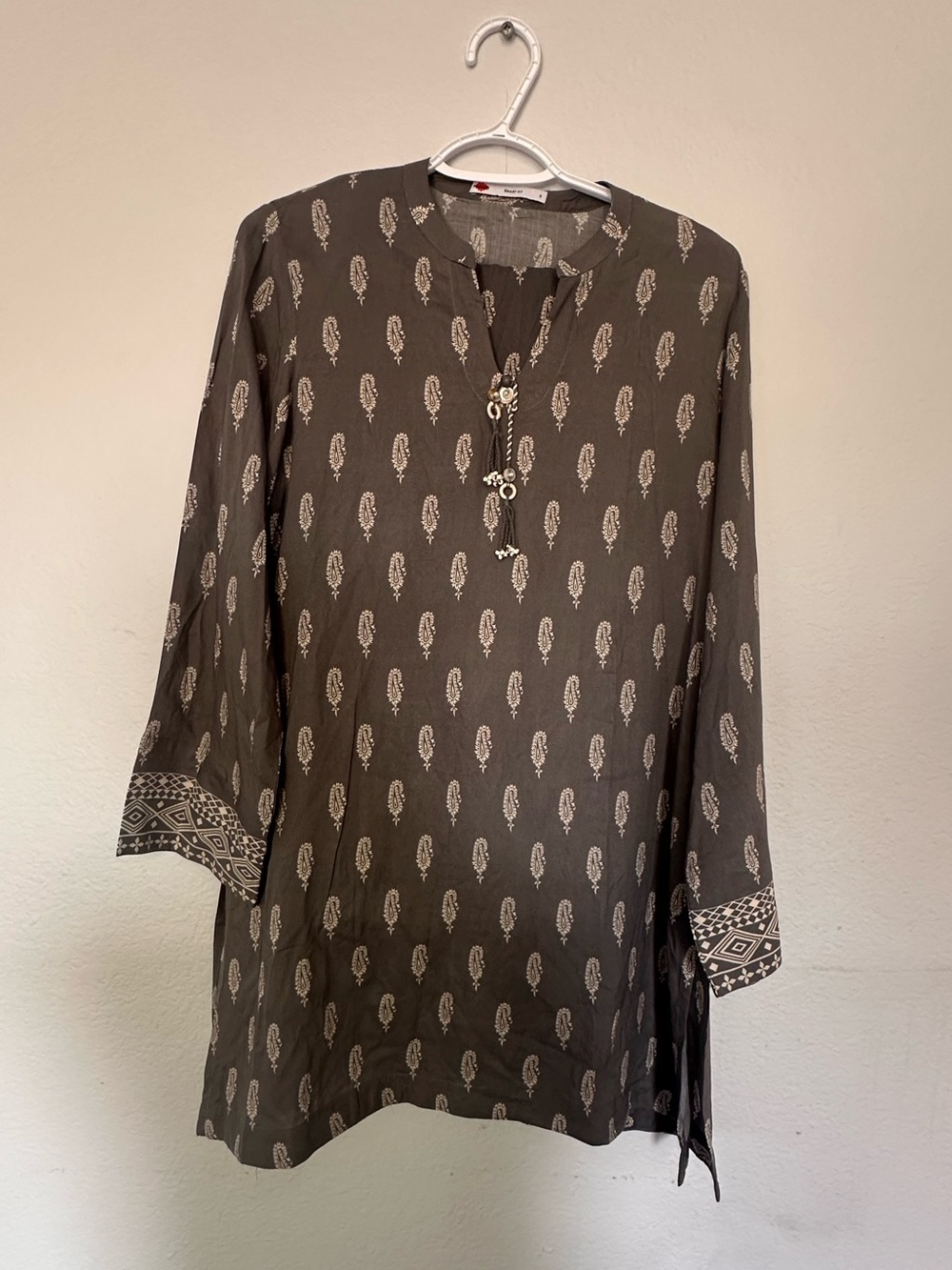 Loose Fit Grey Paisley Women’s Indian Top and Bottom Set Small